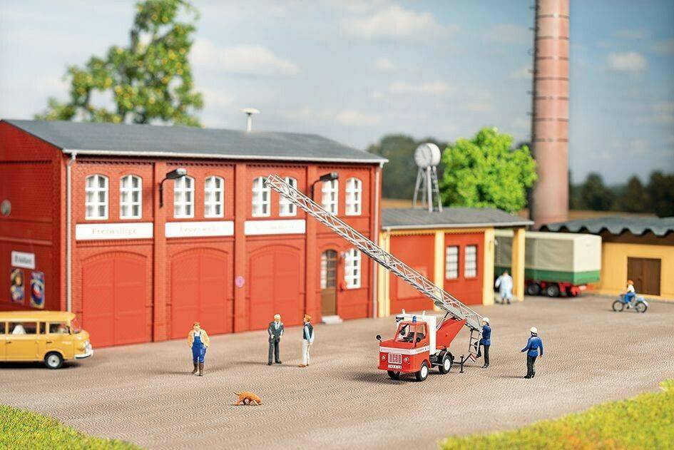 Modelleisenbahn-Zubehör Auhagen H0 (1:87) 41686 - Multicar M22 Feuerwehr Drehleiter